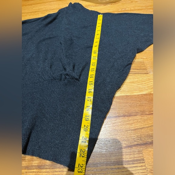 Dolman sweater pullover, Size Medium - Picture 4 of 6